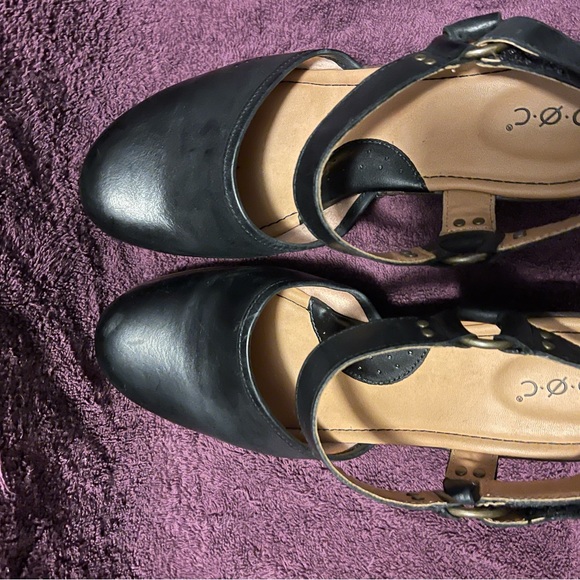 Shoes - Picture 5 of 6